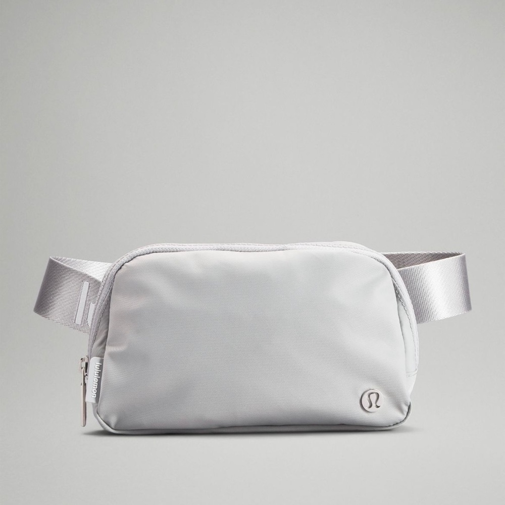 Lululemon Everywhere Belt Bag- Silver/White